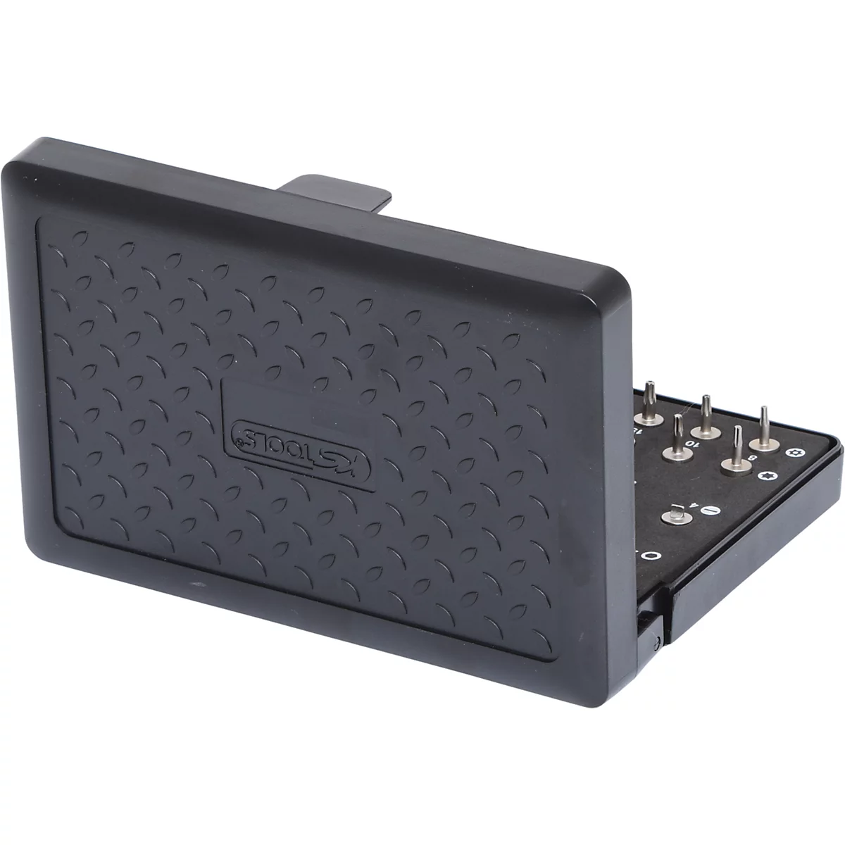 Schwarzer Werkzeugkasten, halb geöffnet, mit Steckschlüsseln. Auf dem Deckel ist das Logo "KS TOOLS" zu sehen.